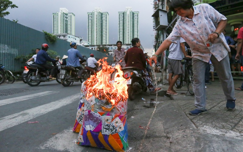 Có nên lập dàn đề tháng 7 cô hồn không và lập như thế nào?
