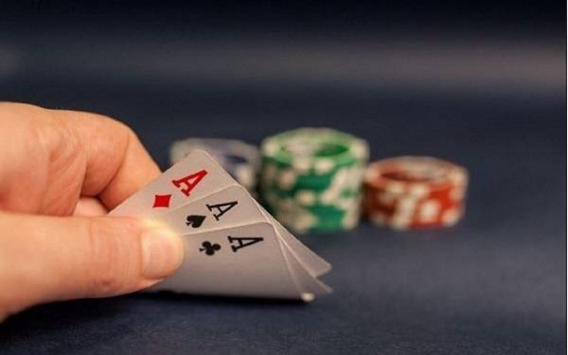 Nằm mơ thấy ai đó đánh bài ăn tiền là sao Nằm mơ thấy ai đó đánh bài ăn tiền là sao
