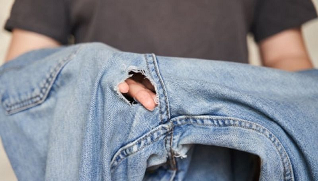 Ý nghĩa tinh thần khi bạn mộng thấy quần bị rách