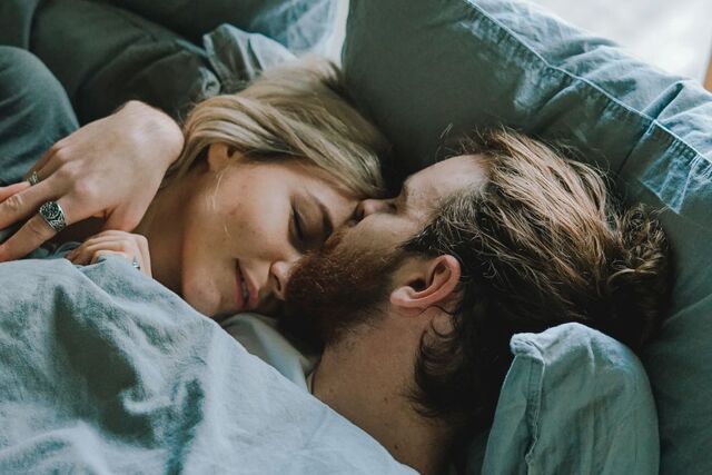 Nằm mơ nhìn thấy vợ quan hệ với bạn thân của mình