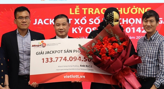 Quy trình quay số được giám sát chặt chẽ bởi các cơ quan chức năng để đảm bảo tính minh bạch tuyệt đối Quy trình quay số được giám sát chặt chẽ bởi các cơ quan chức năng để đảm bảo tính minh bạch tuyệt đối